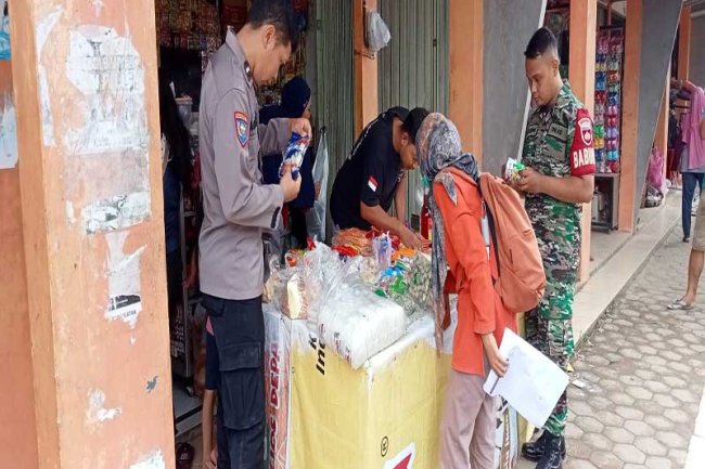 Bersama Muspika Gelar Sidak Harga Sembako Dan Pertokoan Serta Pemeriksaan Makanan Kadaluarsa