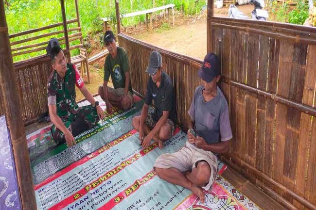 Keseharian Rangkul Persaudaraan Babinsa Komsos Bersama Warga Desa Binaan 