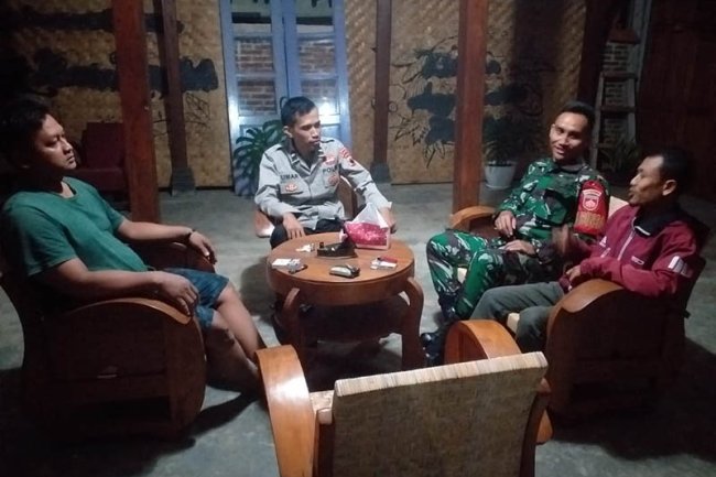 Babinsa dan Bhabinkamtibmas kompak melaksanakan komunikasi sosial 