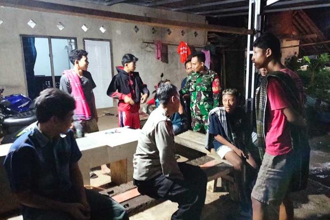 Wujudkan Aman Kondusif, Babinsa Bersinergi Patroli Bersama Bhabinkamtibmas 