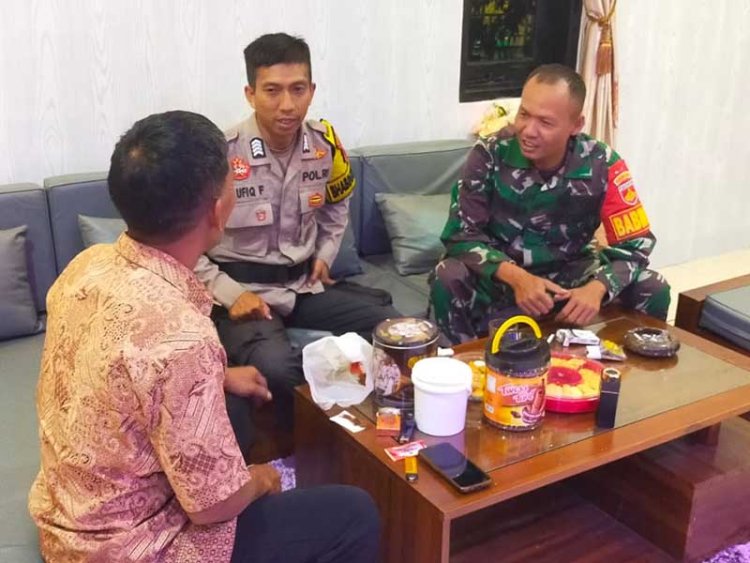 Patroli Malam Jalin  Komsos Bersama  Warga Binaan  Babinsa  Dan  Babinkantibmas  Sampaikan Himbauan Kantibmas