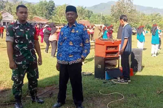 Jalin Komunikasi Babinsa Bersama Perangkat Desa  Dan  Ibu  Pkk Senam Sehat