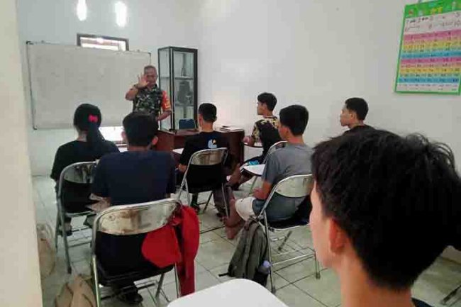 Tingkatkan Etos Kerja Babinsa Berikan Latihan Disiplin