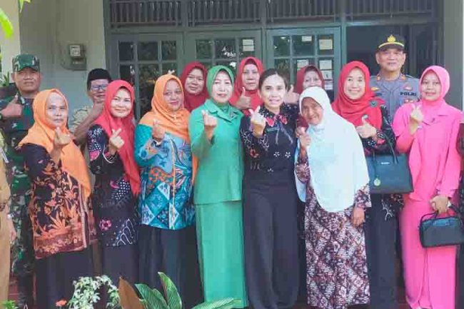 Danramil Dan Ketua Persit Kck Ranting 08 Bersama Tim Penggerak Pkk Kecamatan Dampingi Kunker Tim Penggerak Pkk Kabupaten