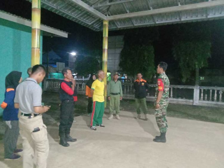 Peran Aktif Babinsa Serda Sunarto Anggota Koramil 07 Mandiraja  Berikan Latihan Dasar Pbb Kepada Anggota Linmas