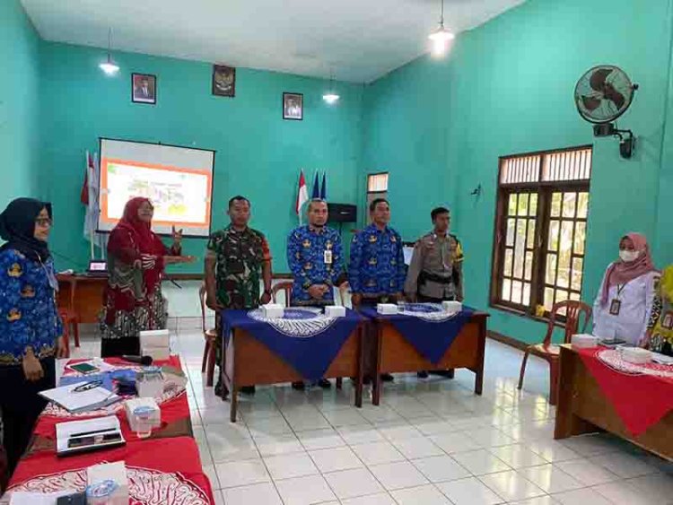 Babinsa Bersama Bhabinkantibmas Hadiri kegiatan Sosialisasi Pembinaan Desa siaga aktif