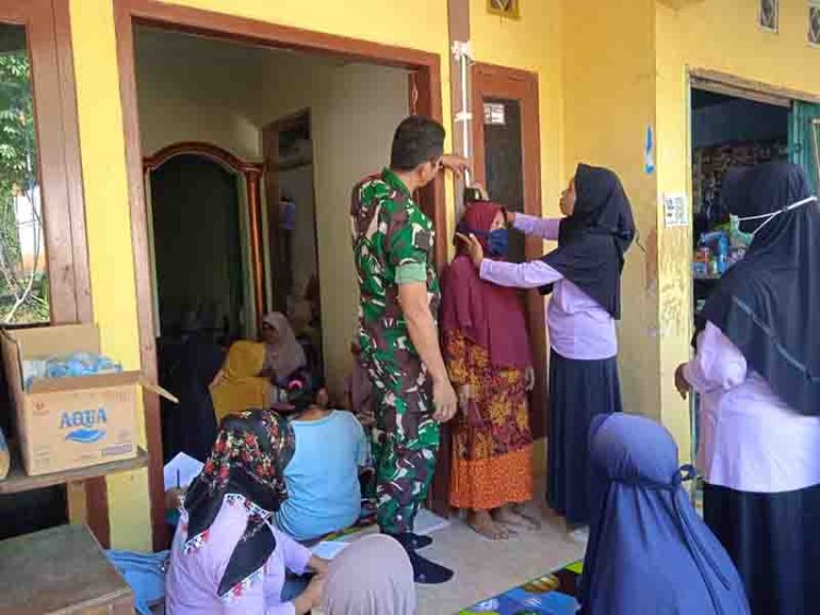 Peduli Kesehatan Warga, Babinsa Dampingi Posyandu Lansia