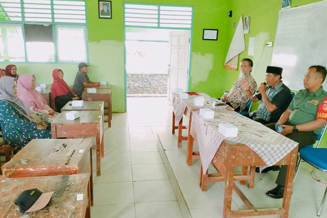Babinsa Hadiri Pengumuman Kelulusan Sekolah Siswa-Siswi SMPN 4 Mandiraja