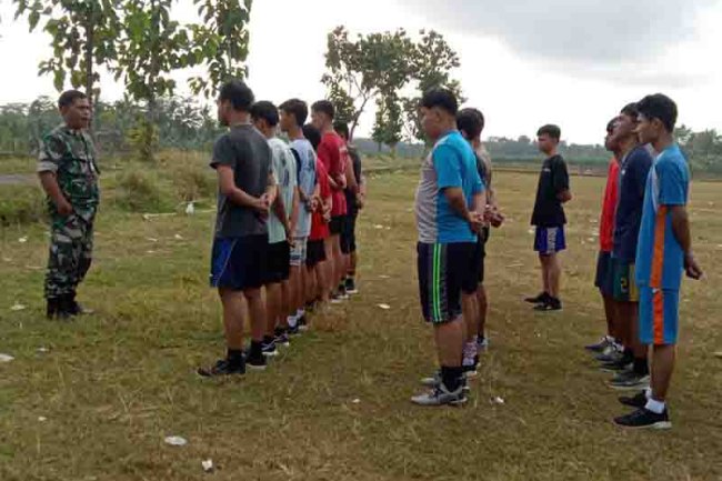 Babinsa Berikan Pembekalan Binsuh Dan Binjas Kepada Peserta Kursus Lpk