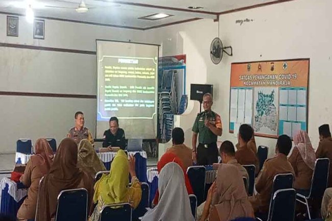 MEWAKILI DANRAMIL, BABINSA SOSIALISASIKAN NETRALITAS PEMILU 2024 KEPADA PARA KEPALA DESA DAN PERANGKAT DESA