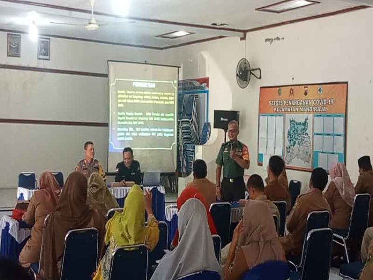 MEWAKILI DANRAMIL, BABINSA SOSIALISASIKAN NETRALITAS PEMILU 2024 KEPADA PARA KEPALA DESA DAN PERANGKAT DESA