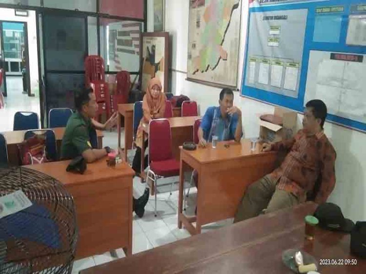 SAMBANGI BALAI DESA, BABINSA KOMSOS DENGAN PERANGKAT DESA