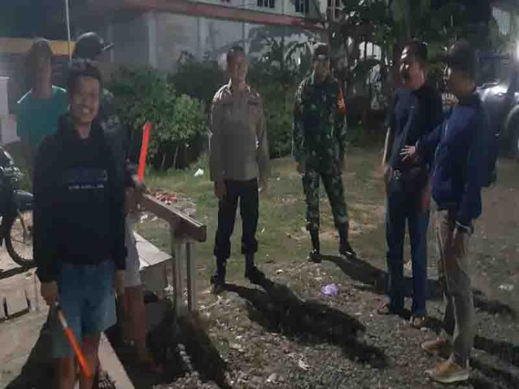 Ciptakan Wilayah  Aman, Babinsa Dan Bhabinkamtibmas Lakukan Patroli Malam