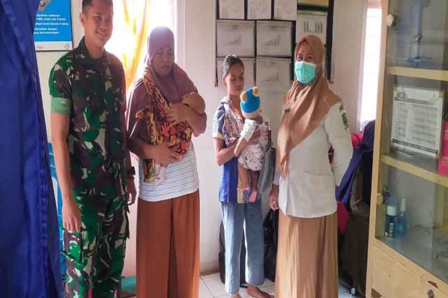 DAMPINGI BIDAN DESA BABINSA LAKSANAKAN PEMANTAUAN POSYANDU 