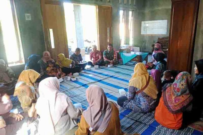 DUKUNG PROGRAM KESEHATAN, BABINSA HADIRI RAPAT MMD