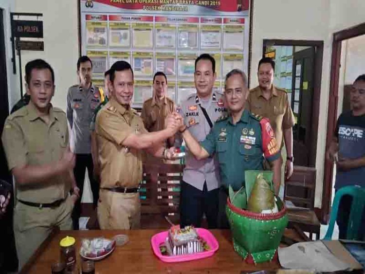 ANGGOTA KORAMIL 07/ MANDIRAJA BERSAMA FORKOPINCA KEC.MANDIRAJA BERI UCAPAN SELAMAT HARI BHAYANHKARA KE-77
