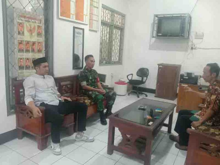 Babinsa Laksanakan Komsos Tentang Pemilu Bersama Ketua Pps Desa