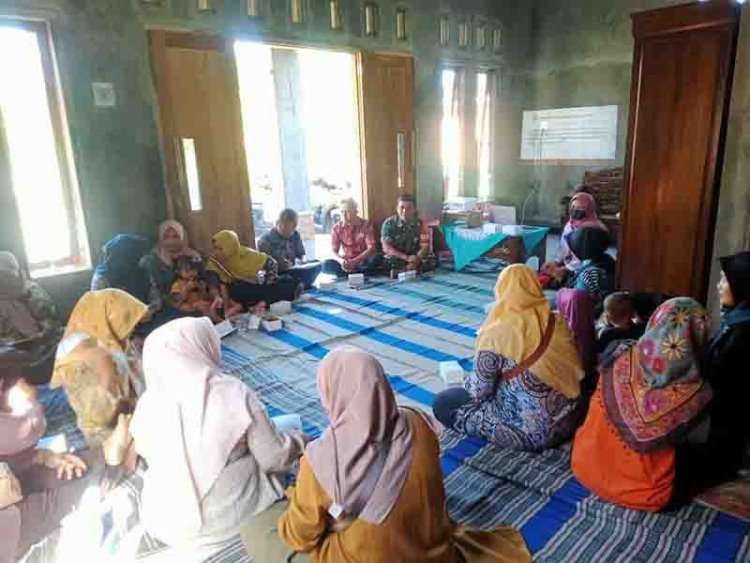 DUKUNG PROGRAM KESEHATAN, BABINSA HADIRI RAPAT MMD