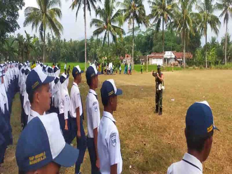 Babinsa Semangat Beri Pelatihan Paskibraka Di Wilayah Binaan