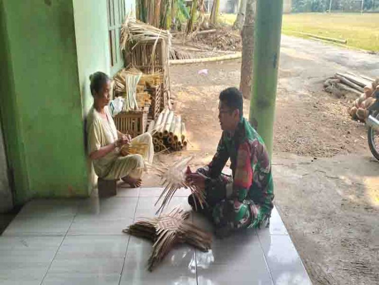 JALIN SILATURAHMI  BABINSA KOMSOS BERSAMA PENGRAJIN BAMBU 