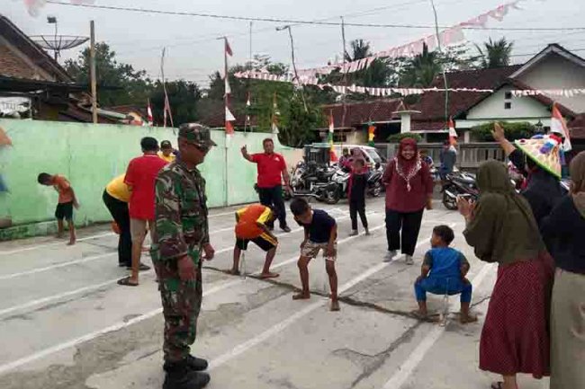 Semarak Lomba 17 Agustus, Babinsa Hadir Berikan Semangat 