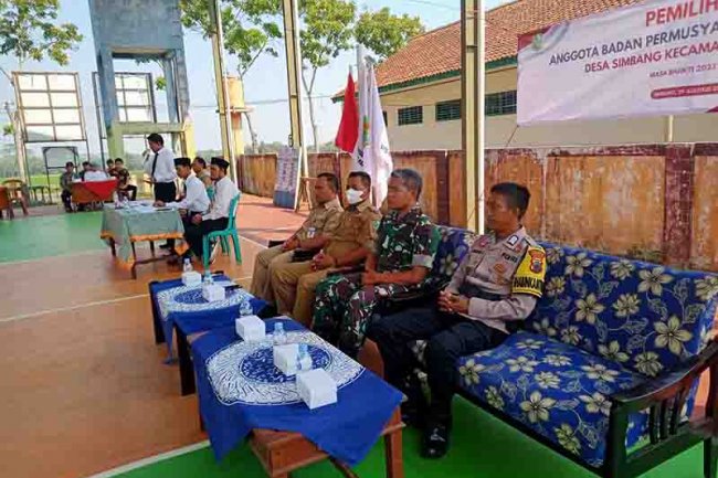 DANRAMIL 07 MANDIRAJA KAPTEN INF PUJI BS  BERSAMA BABINSA HADIRI PEMILIHAN ANGGOTA BPD DI WILAYAH BINAAN