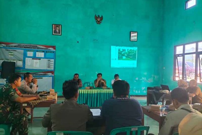 Babinsa Hadiri Rapat Koordinasi Penanganan Tebing Longsor Sungai Gintung 