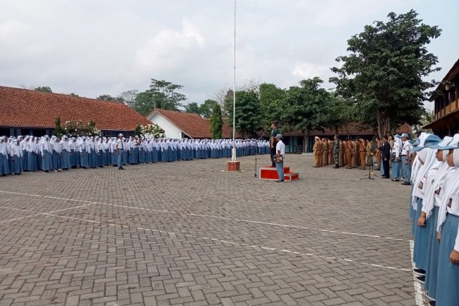 DANRAMIL07/MANDIRAJA MENJADI IRUP UPACARA BENDERA MERAH PUTIH DALAM RANGKA HARI SUMPAH PEMUDA 