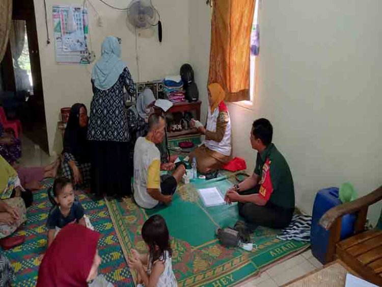 Babinsa Serka Suyud Risyono  Monitoring Kegiatan Posyandu di Wilayah Binaan