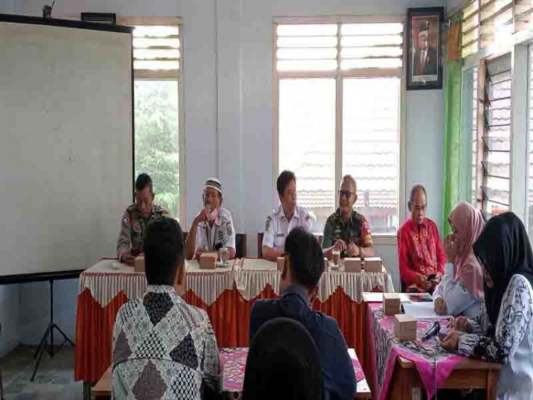 BABINSA KORAMIL07/MANDIRAJA DAMPINGI PEMBEKALAN CALON PERNGKAT DESA 