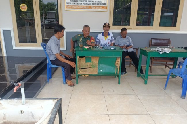 Jalin Sinergitas dalam Kemajuan Pembangunan, Babinsa Komsos dengan Aparatur Desa 