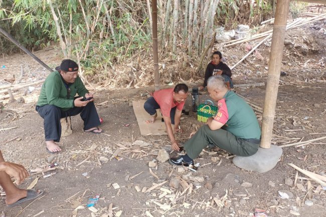 SELALU HADIR BERSAMA WARGA BABINSA KOMSOS BERSAMA TOKOH MASYARAKAT 