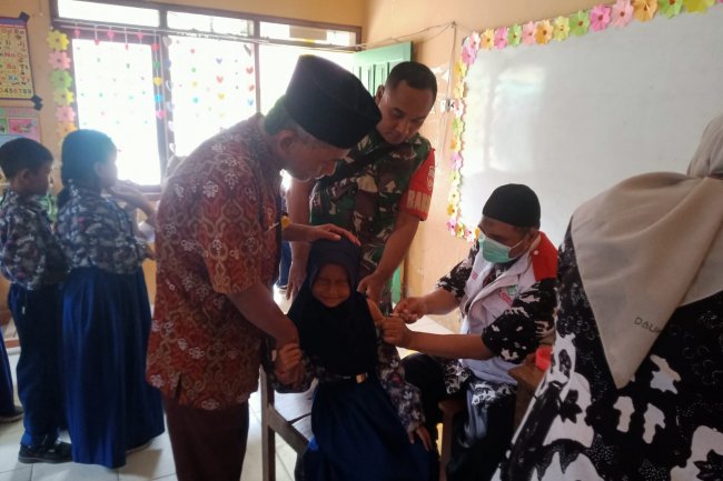 BABINSA KORAMIL07/MANDIRAJA DAMPINGI GIAT BIAS DI SEKOLAH DASAR 