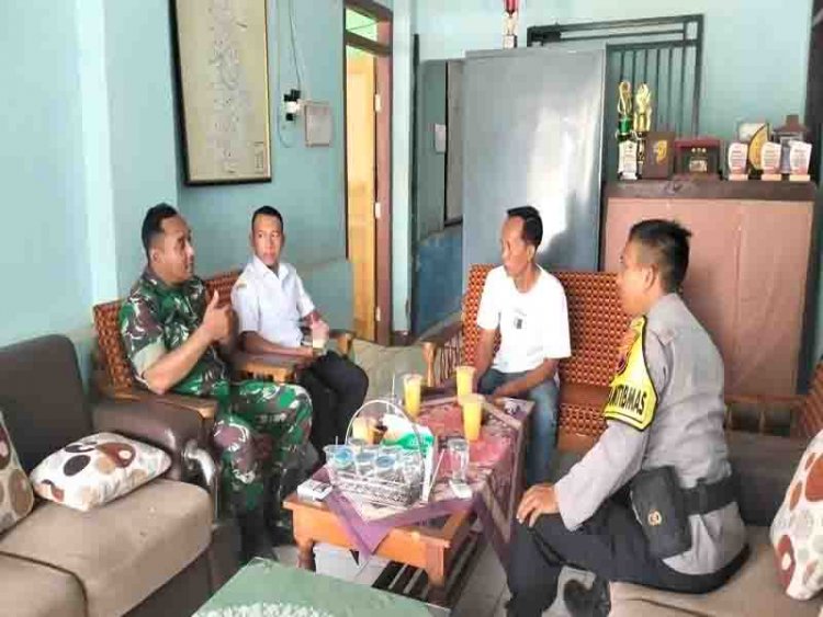 BABINSA DAN BABINKANTIBMAS JALIN KOMUNIKASI SAMBANGI KANTOR DESA