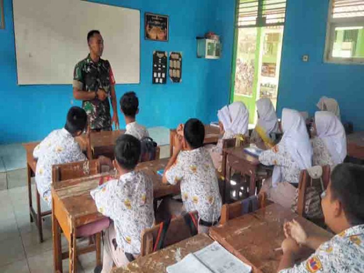 SAMABANGI SEKOLAH BABINSA SAMPAIKAN PESAN  TENTANG KENAKALAN REMAJA