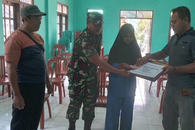 BABINSA07/MANDIRAJA DAMPINGI PENYALURAN  BLT-DD DI WILAYAH BINAAN 