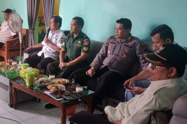 Guna Menjaga Silaturahmi Babinsa melaksanakan Komsos pertemuan rutin (FKPDes) 