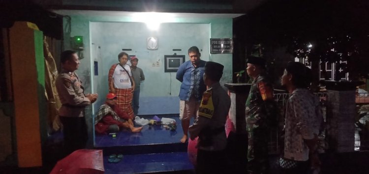 SINEGRITAS BABINSA DAN BHABINKANTIBMAS SAMBANGI WARGA DAN  PATROLI  MALAM 