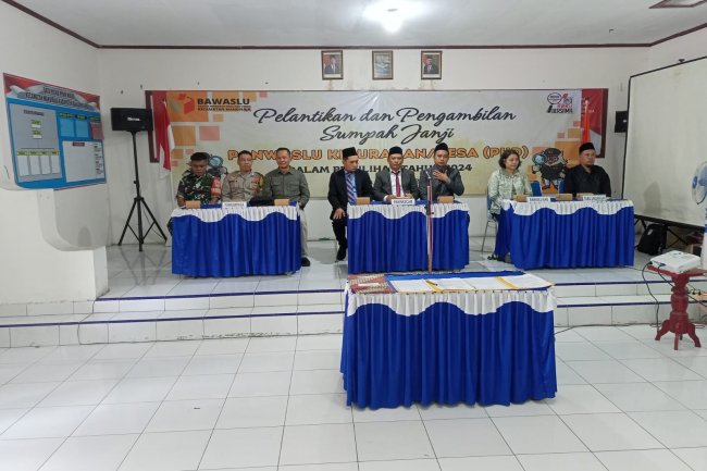 PELTU SAKHURI MENGHADIRI  PELANTIKAN PEMBEKALAN PANWASLU  DESA  (PKD)