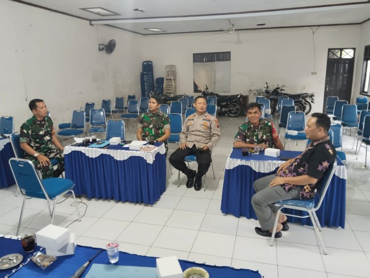 Pererat Tali silaturahmi Babinsa komsos dengan Staf Kantor kecamatan mandiraja.