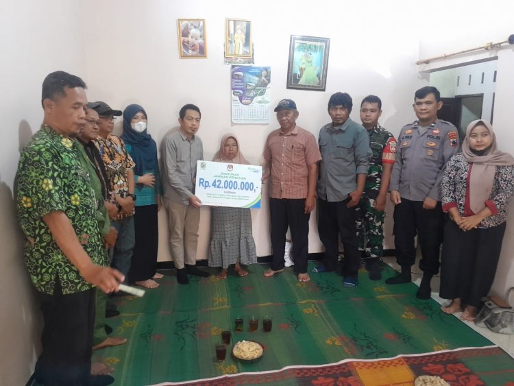 Babinsa Koramil 07 Mandiraja Dampingi Penyerahan Santunan Jaminan Kematian BPJS Ketenagakerjaan 