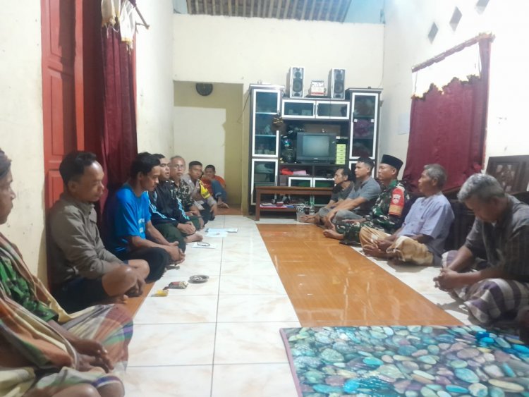 BABINSA KORAMIL 07 MANDIRAJA  BERSAMA BHABINKANTIBMAS HADIRI REMBUG WARGA DI RUMAH KETUA RT