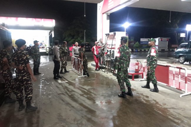 BABINSA KORAMIL 07 MANDIRAJA MELAKSANAKAN PATROLI GABUNGAN BERSAMA POLSEK SERTA ORMAS  DAN RELAWAN PADA   MALAM TAHUN BARU