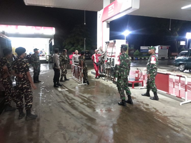 BABINSA KORAMIL 07 MANDIRAJA MELAKSANAKAN PATROLI GABUNGAN BERSAMA POLSEK SERTA ORMAS  DAN RELAWAN PADA   MALAM TAHUN BARU