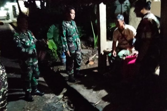 Untuk Memastikan Keamanan Anggota Koramil 07/Mandiraja melaksanakan Patroli malam bersama Banser