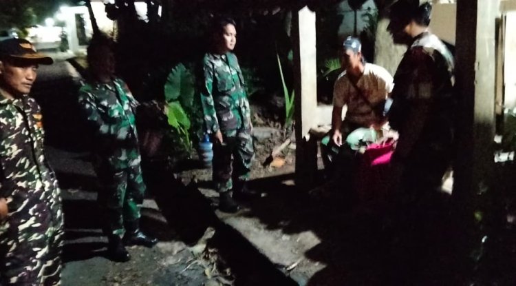 Untuk Memastikan Keamanan Anggota Koramil 07/Mandiraja melaksanakan Patroli malam bersama Banser